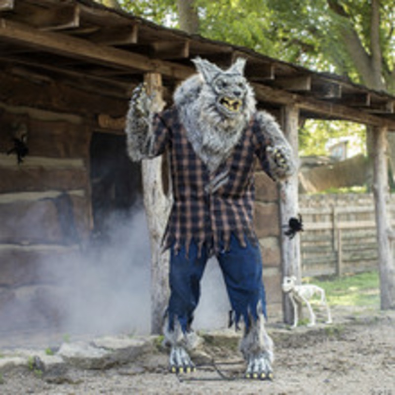 7.5′ Animated Hulking Werewolf