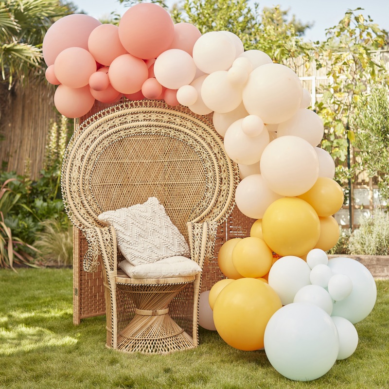 Balloon garland pastel apricot 75 pieces