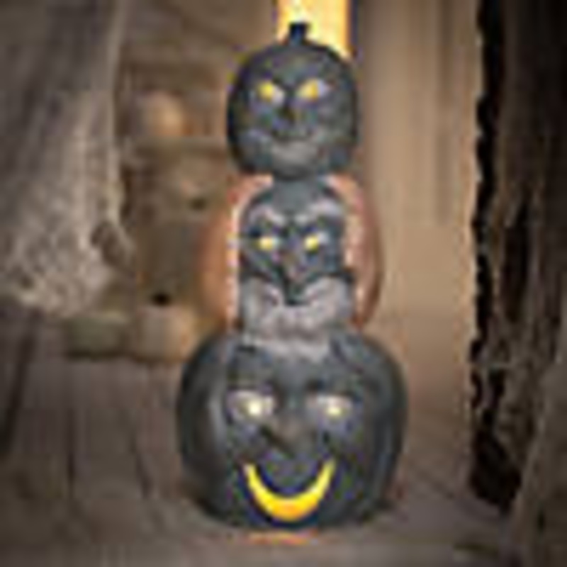 18 Light-Up Hitchhiking Ghosts Pumpkin Stack Halloween Outdoor Decoration