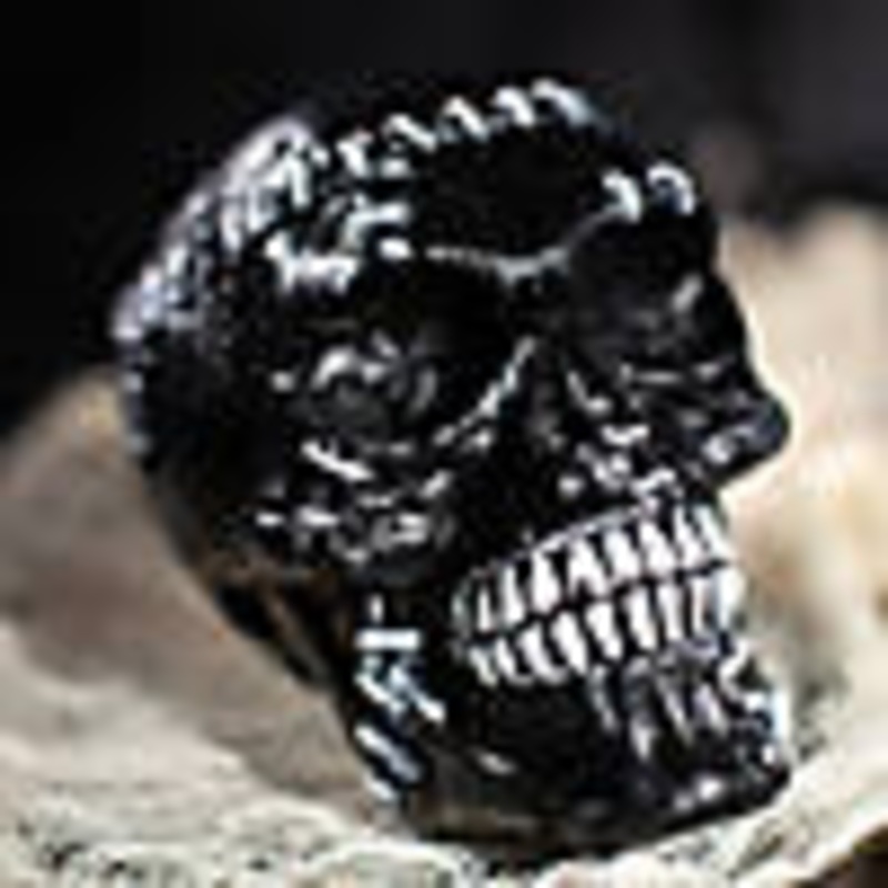 5 1/2 x 7 1/2 Creepy Black Skull Plastic Halloween Decoration