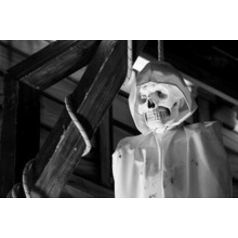 Dangling Boney – Hangman Kicking Prop