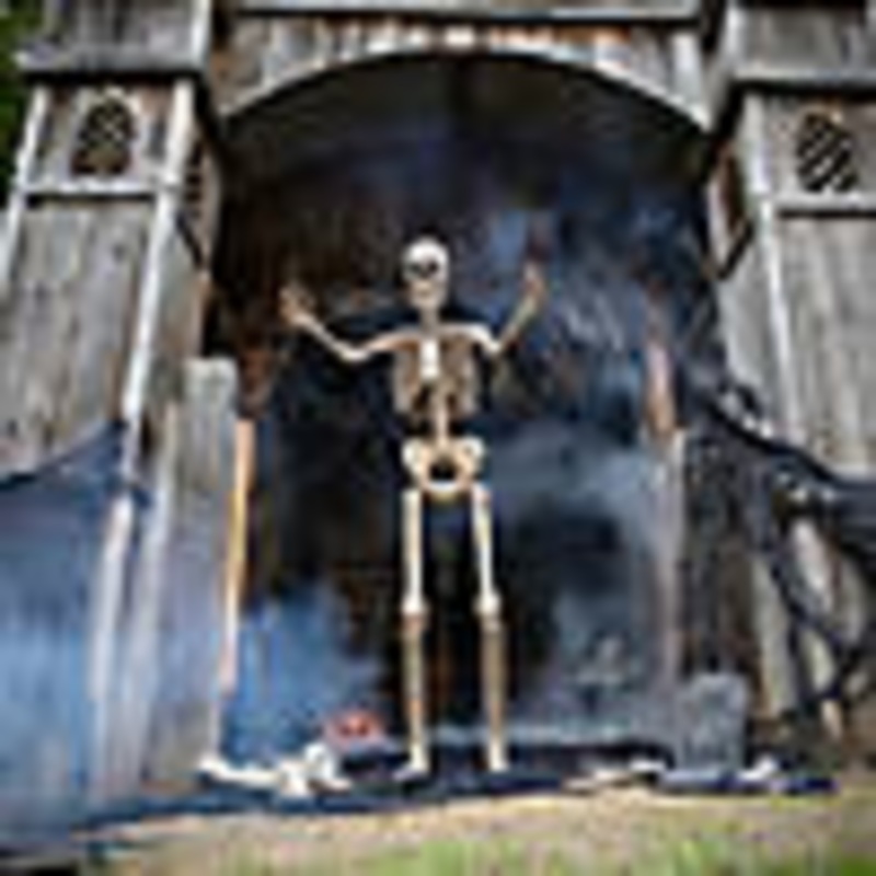 8′ Towering Skeleton with Projection Eyes